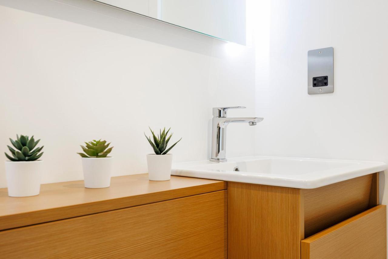 Cresta House - Modern Apartments ลูตัน ภายนอก รูปภาพ